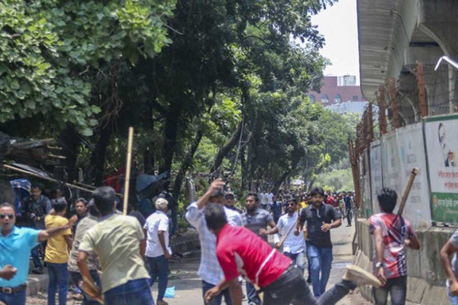 সংঘর্ষের ঘটনায় ছাত্রলীগের ৩২ নেতা-কর্মীর বিরুদ্ধে মামলা করেছেন এক ছাত্রদল নেতা