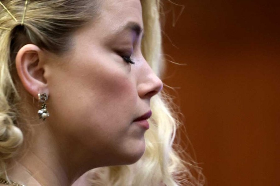 আদালতে অ্যাম্বার হার্ড। ছবি: রয়টার্স