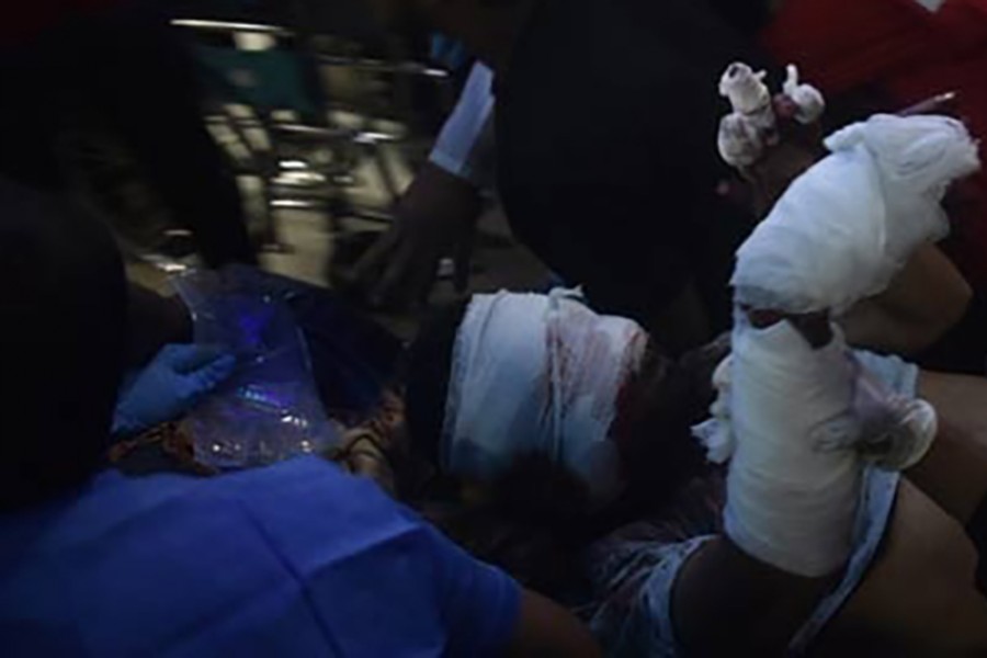 ‘রক্ত ও ডাক্তার চাই’, আহতদের আর্তনাদ চমেক হাসপাতালে