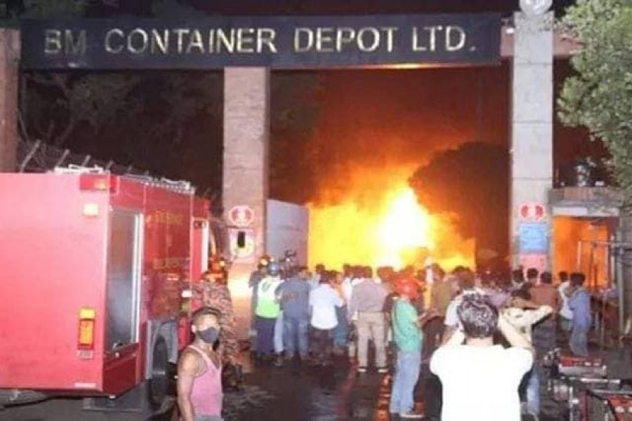 সীতাকুণ্ডে ডিপোতে বিস্ফোরণ: মৃত্যু বেড়ে ১৭