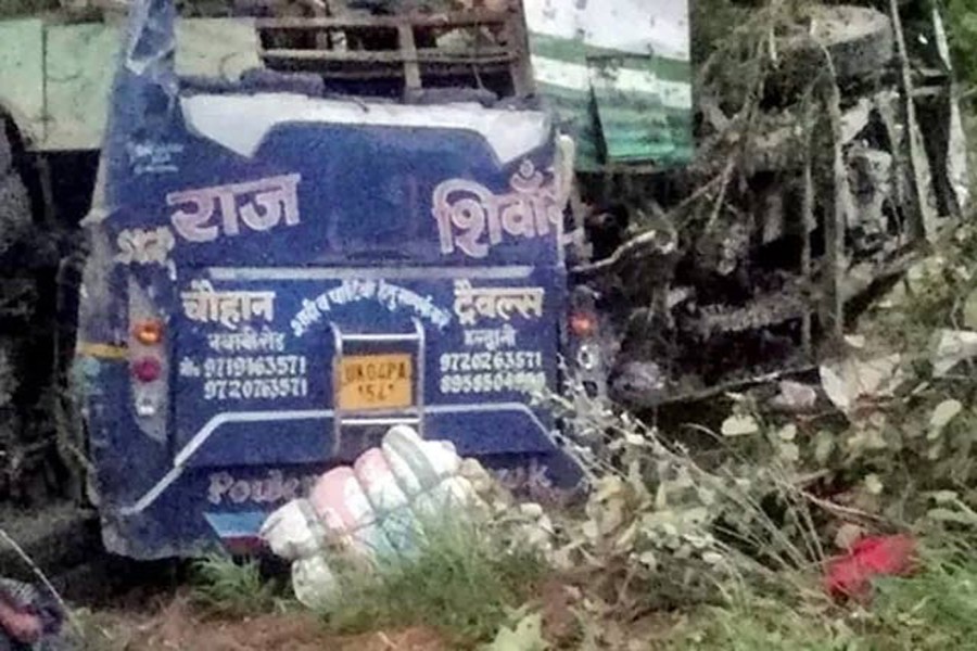 ভারতে তীর্থযাত্রীদের বাস খাদে, নিহত ২৬