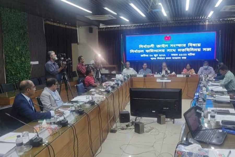 নির্বাচনে খেলাপিদের প্রার্থী হওয়ার পথ সহজ করতে চায় ইসি, ব্যাংক ও সেবা সংস্থার আপত্তি