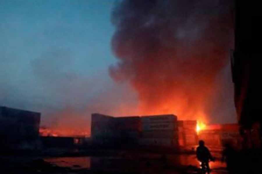 চট্টগ্রামের ডিপোতে অগ্নিকাণ্ড ও বিষ্ফোরণে নিহত ২৬ জনের পরিচয় শনাক্ত