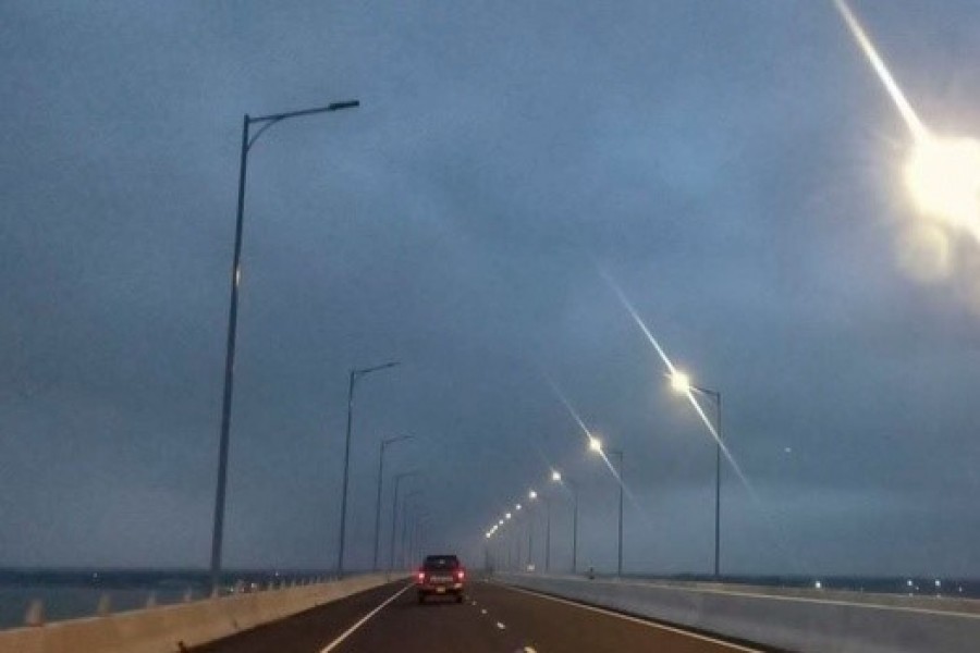 পদ্মাসেতুর উদ্বোধনে নেতাকর্মীদের ‘সাবধানে চলার নির্দেশ’ শেখ হাসিনার