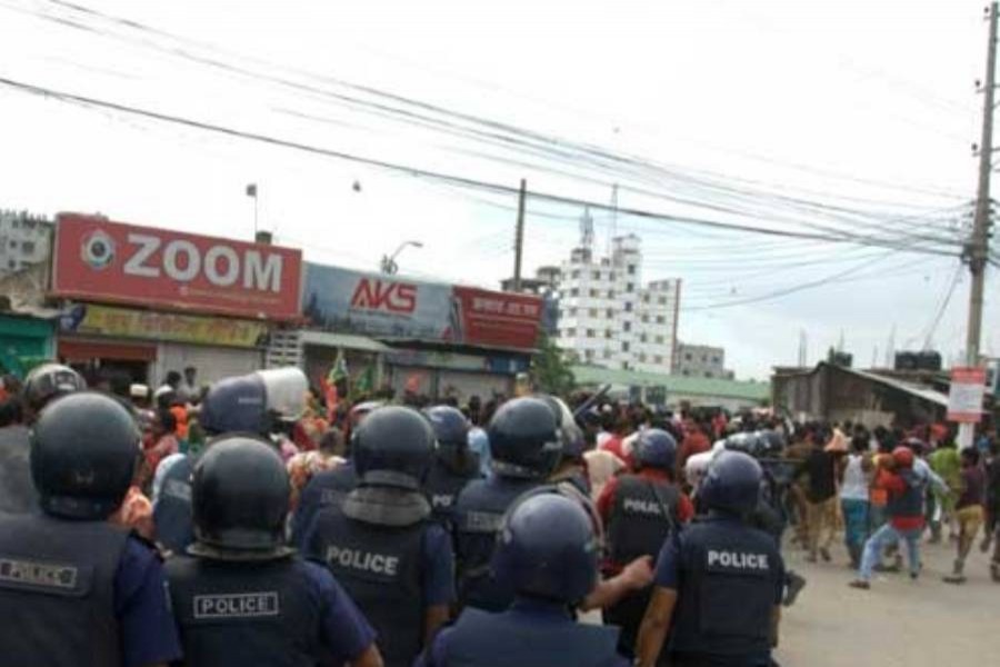 অবরোধ-সংঘর্ষে রণক্ষেত্র সিদ্ধিরগঞ্জ 
