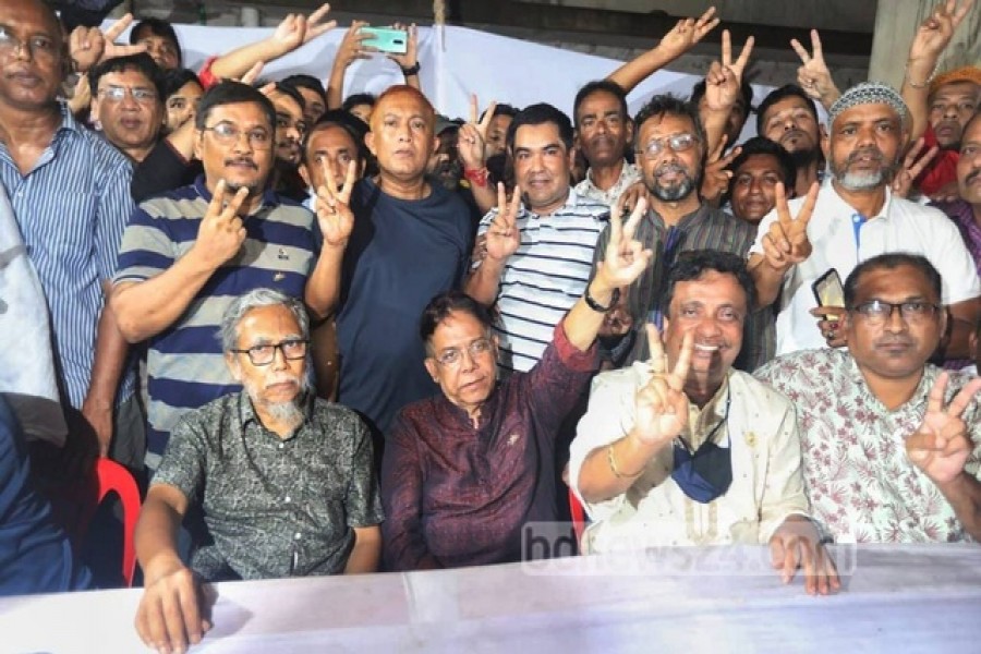 ভোটের ফল ঘোষণার পর উচ্ছ্বসিত আরফানুল হক রিফাত।