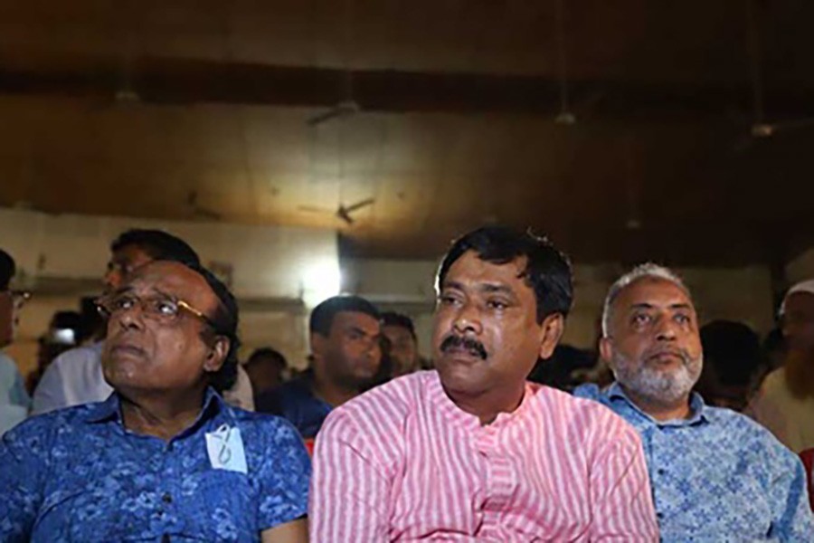 কুমিল্লা ভোট: ‘কায়সারের ঘোড়া সাক্কুর ঘড়িকে গিলে খেয়েছে’