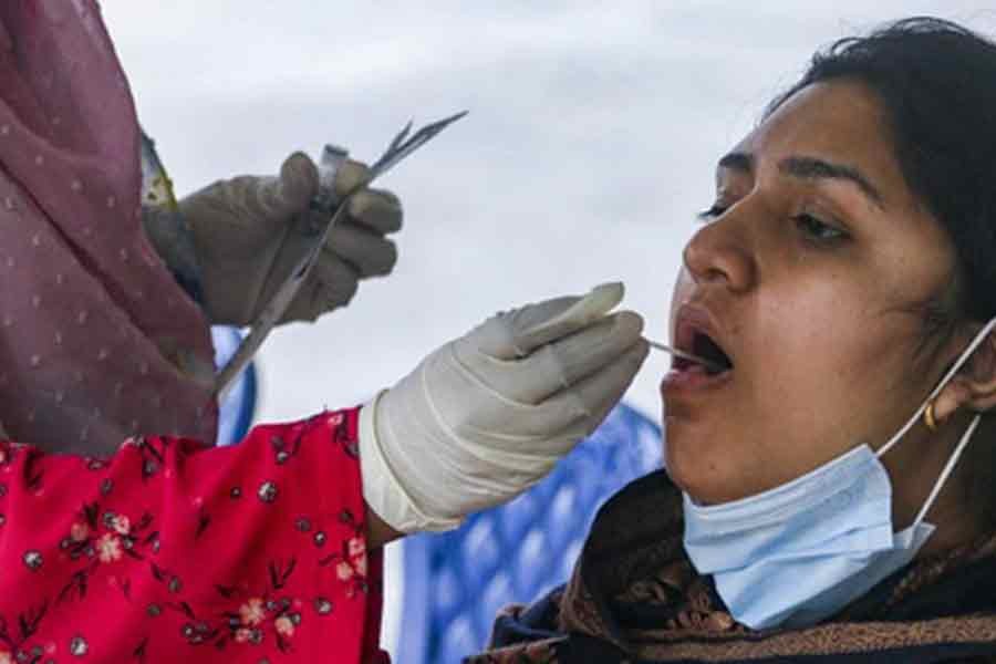 করোনার নতুন ঢেউয়ে প্রবেশ করছে বাংলাদেশ, বিশেষজ্ঞদের সতর্কতা