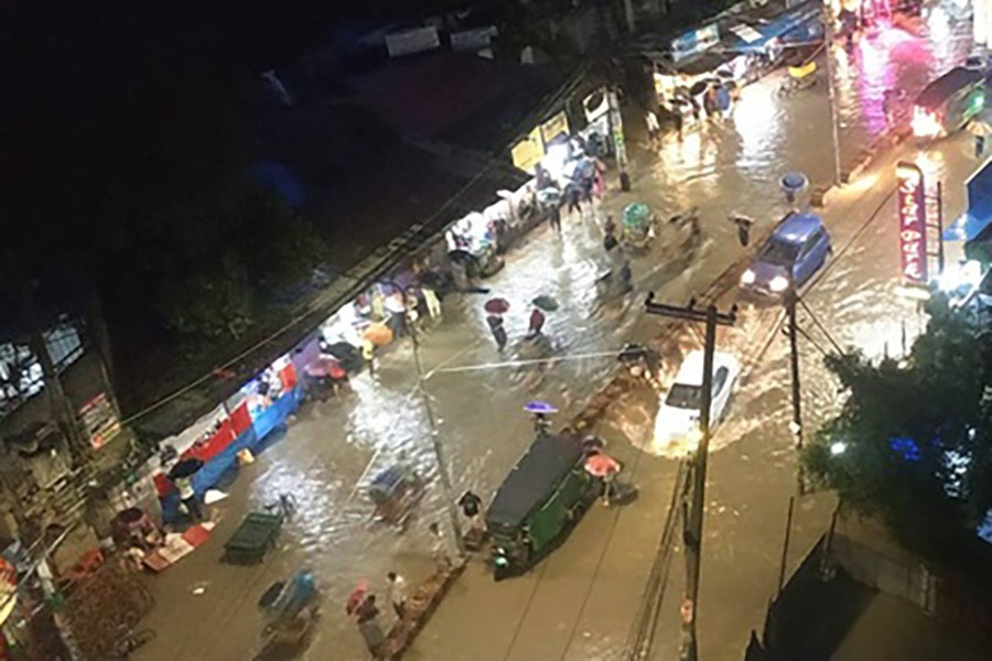 চট্টগ্রামে বৃষ্টিতে তলানো বাড়িতে বিদ্যুৎস্পৃষ্টে দুজনের মৃত্যু