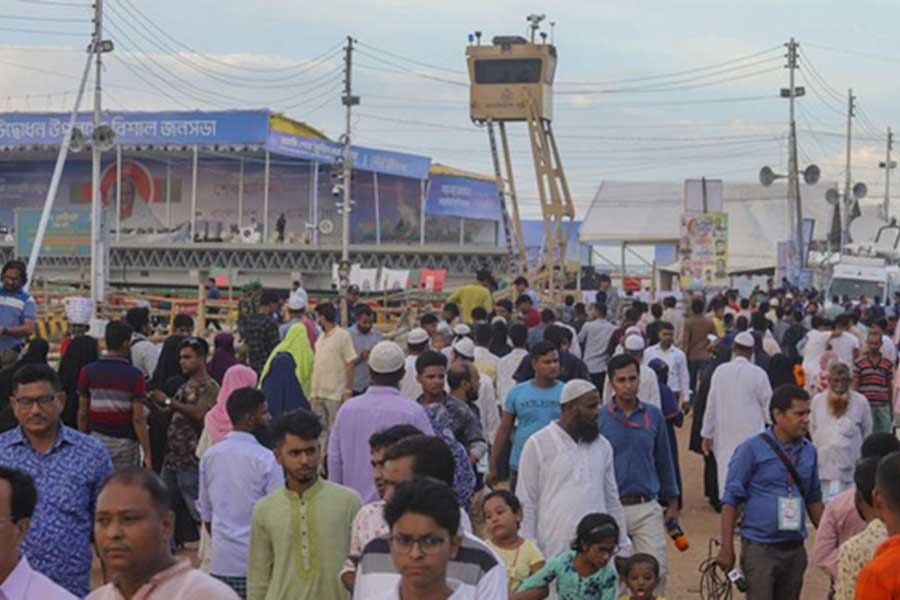 পদ্মার সেতুর দুই প্রান্তে বর্ণিল আয়োজন, উৎসবের আমেজ
