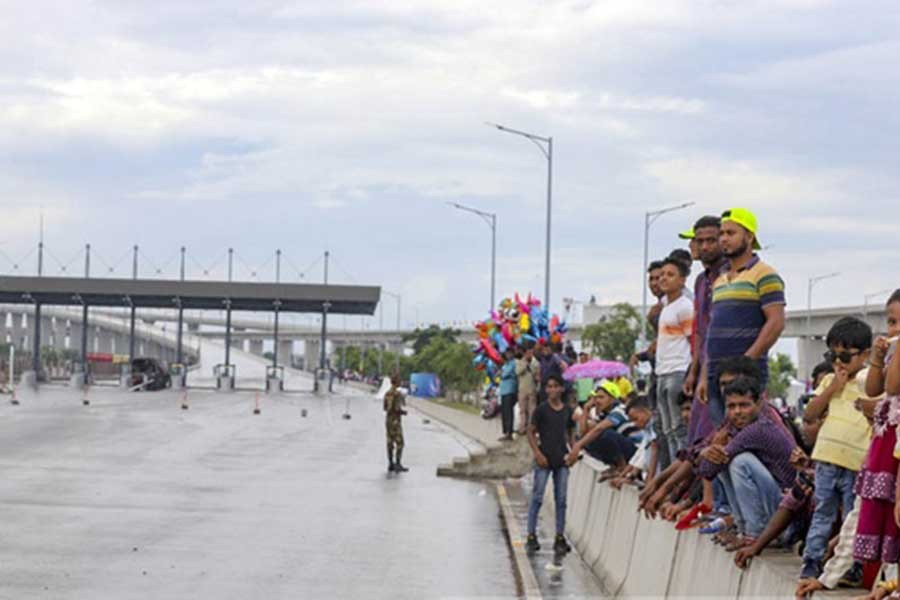 রবিবার সকাল ৬টা থেকে পদ্মা সেতুতে যানবাহন চলাচল শুরু
