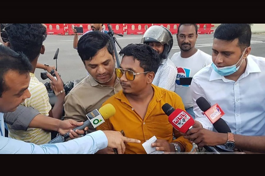 প্রথম টোল দিয়ে বাইক নিয়ে পদ্মা সেতু পার হলেন যিনি