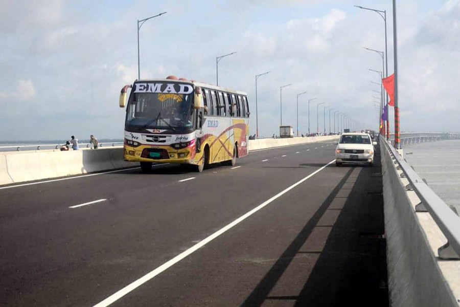 Padma Bridge sees a drop in vehicles on second day
