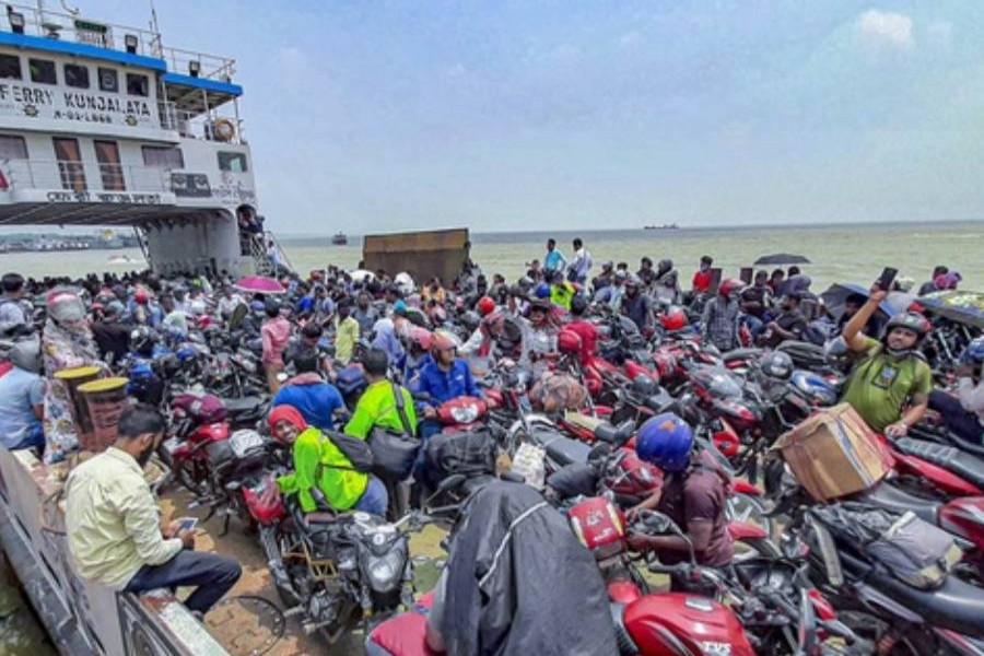 এবার লঞ্চে মোটরবাইক তোলা নিষিদ্ধ