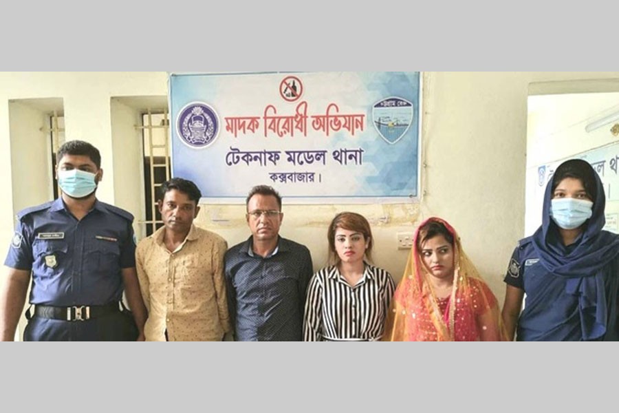 ‘বউ সেজে’ ইয়াবা পাচার