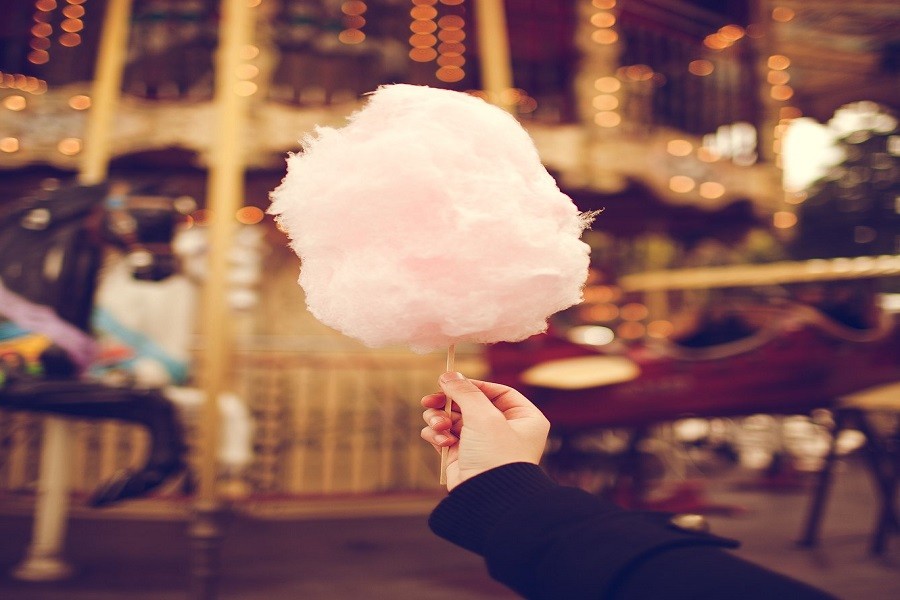 ক্যান্ডিফ্লসের মিষ্টি স্বাদে!