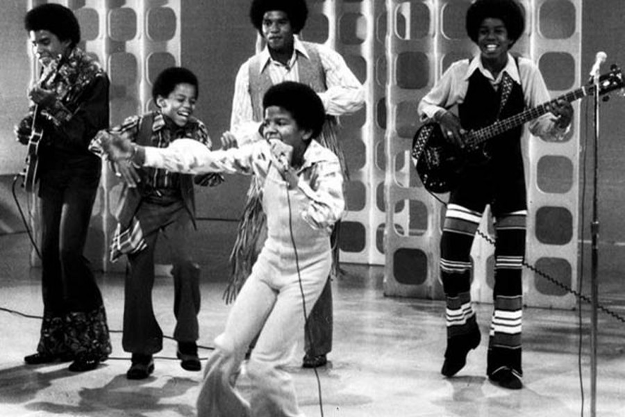 ১৯৬৯ সালে একটি টেলিভিশন অনুষ্ঠানে জ্যাকসন ৫ এর পারফরম্যান্স।  ছবি (সংগৃহীত)
