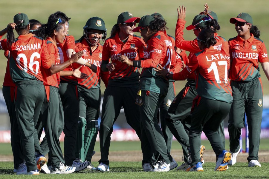 পুরুষ ক্রিকেটারদের এক মাসের বেতনের সমান নারীদের পুরো বছরের বেতন!