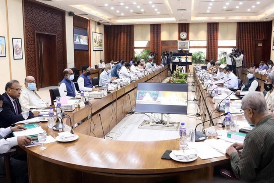 এই গরমে সরকারি কর্মকর্তাদের স্যুট-কোট পরতে মানা