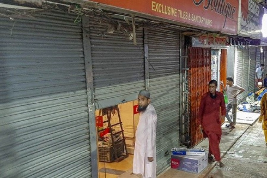 রাত ৮টার পর দোকান খোলা থাকলেই বিদ্যুৎ লাইন কাটা হচ্ছে: প্রতিমন্ত্রী