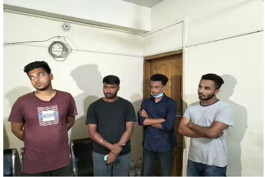 চট্টগ্রাম বিশ্ববিদ্যালয়ে যৌন নিপীড়নের অভিযোগে গ্রেপ্তার চারজন।  |ছবি: র‌্যাব