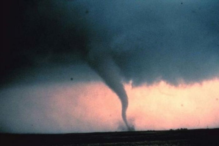 ভরা বর্ষায় হাকালুকির জলস্তম্ভ ভাবাচ্ছে আবহাওয়াবিদদেরও