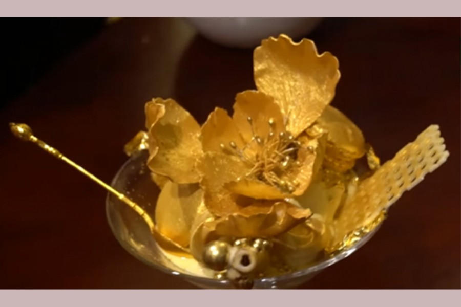 হোটেল সারিনার লাখ টাকার আইসক্রিম। ছবি: দা বিজনেস পোস্ট