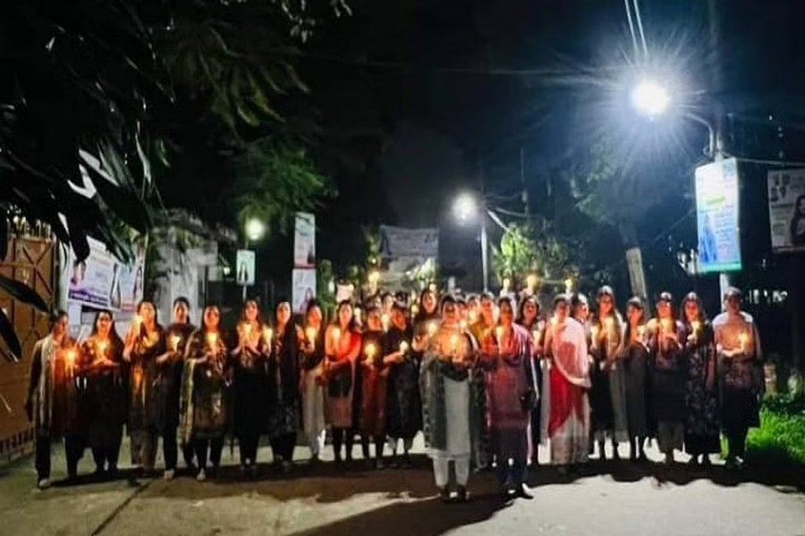 শোকের অগাস্ট শুরু আলোর মিছিলে