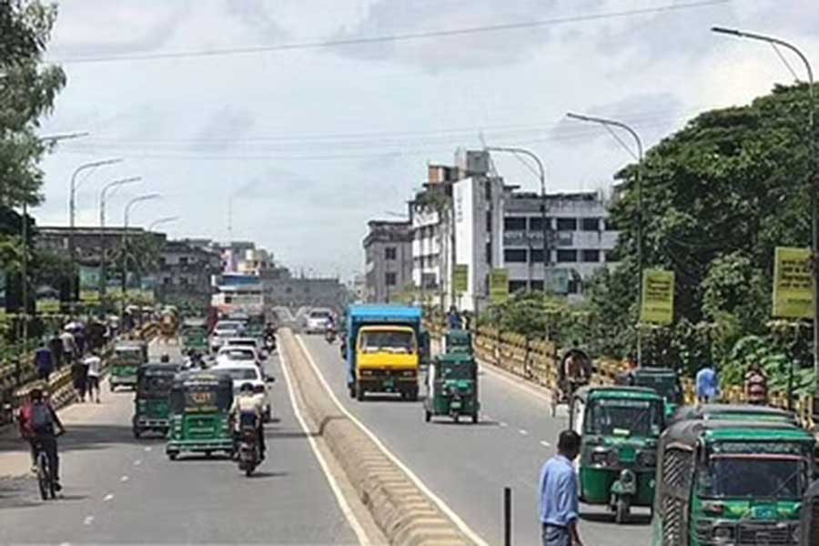 চট্টগ্রাম টাইগারপাস এলাকার সড়কে বাস নেই।