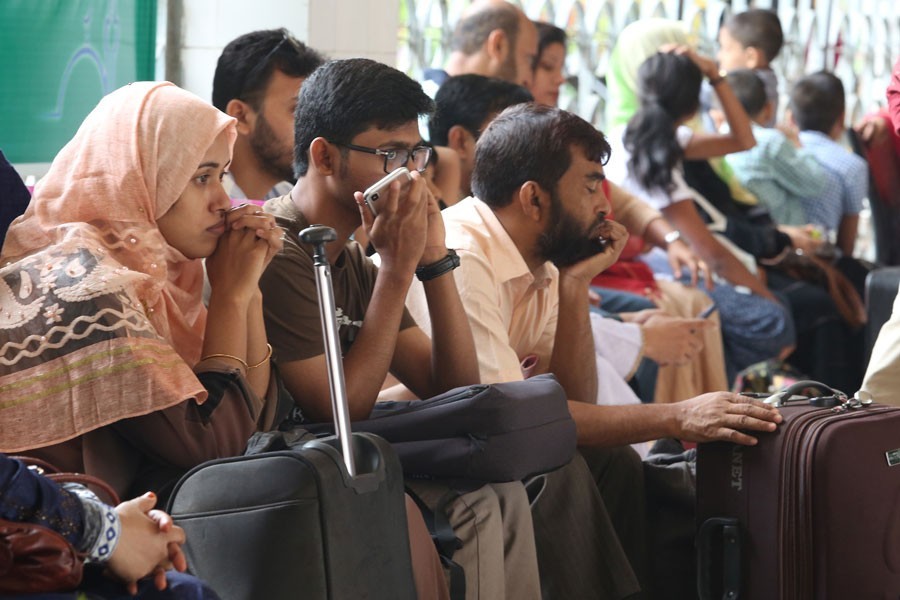 জ্বালানির দাম বাড়ায় ক্ষুব্ধ যাত্রী, বিপাকে চালক