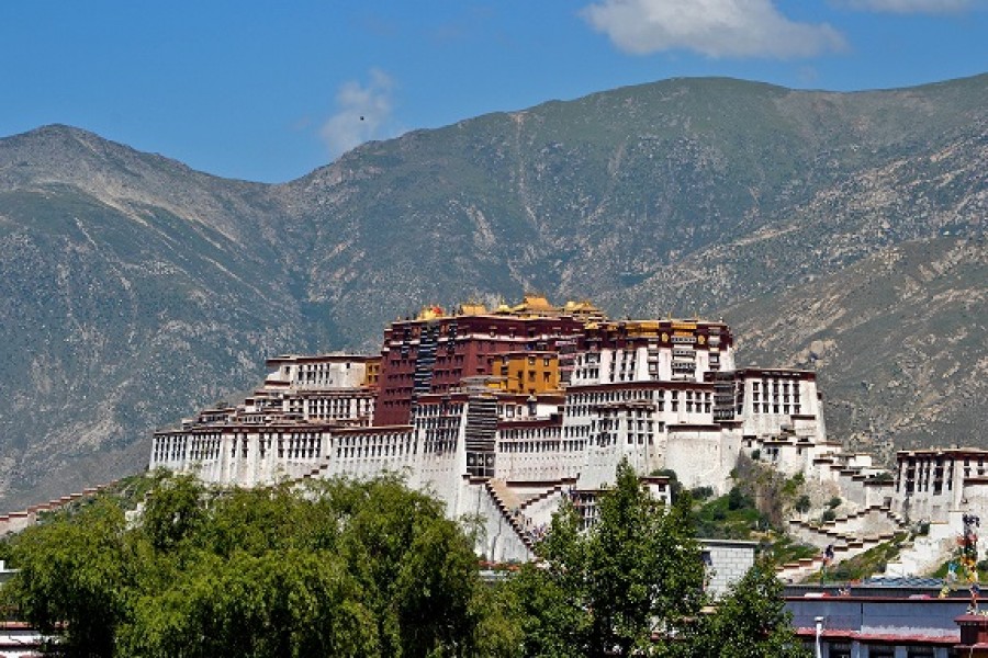 লাসাকে কেন নিষিদ্ধ নগরী বলা হয়?