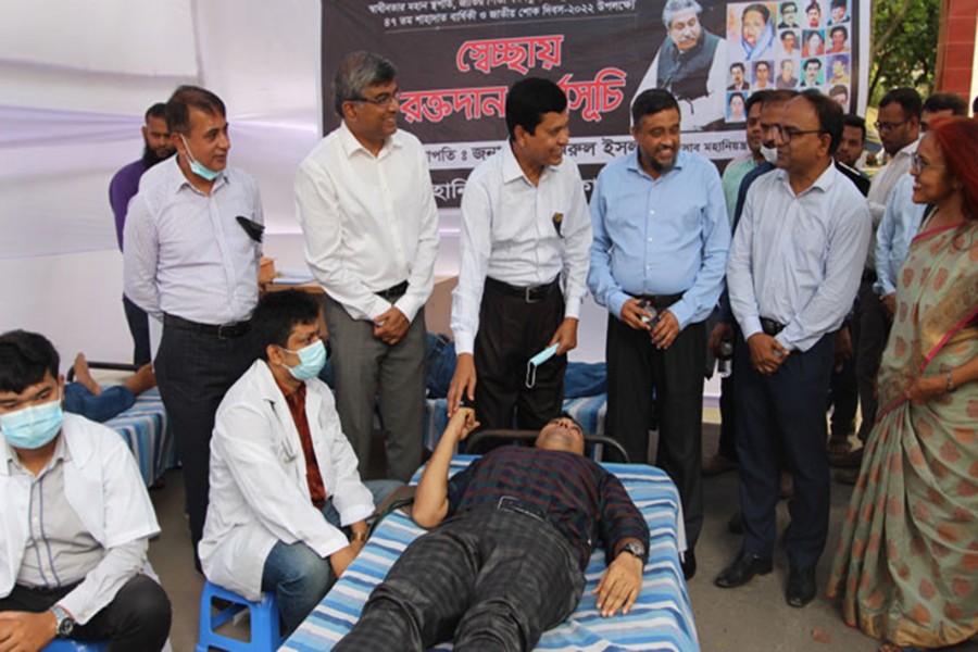 জাতীয় শোক দিবস উপলক্ষে সিজিএ কার্যালয়ে স্বেচ্ছা রক্তদান কর্মসূচি অনুষ্ঠিত