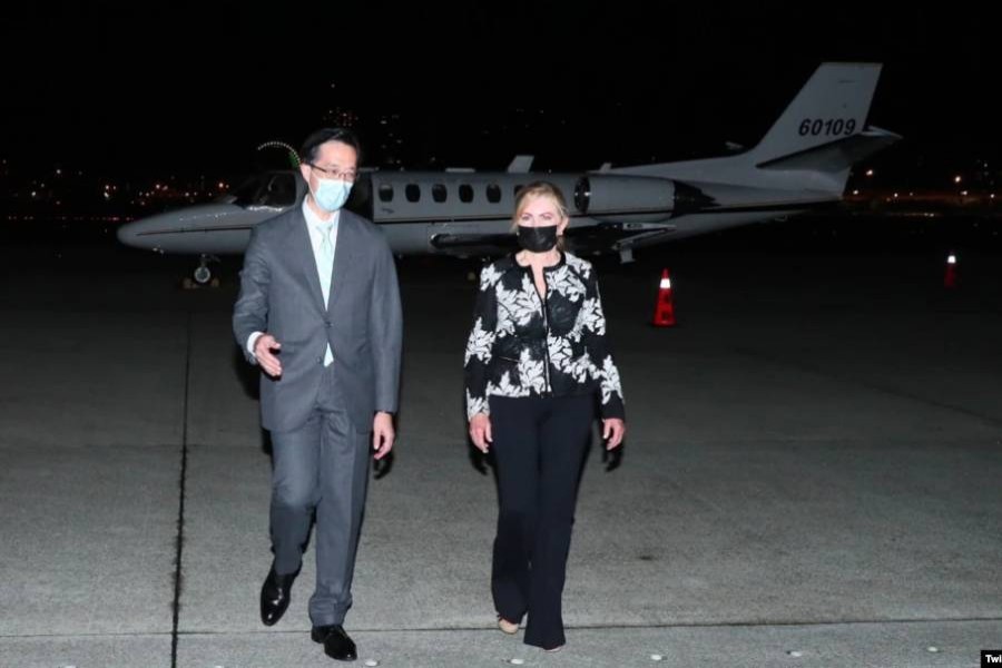 চীনের আপত্তি উপেক্ষা করে তাইওয়ানে মার্কিন সেনেটর