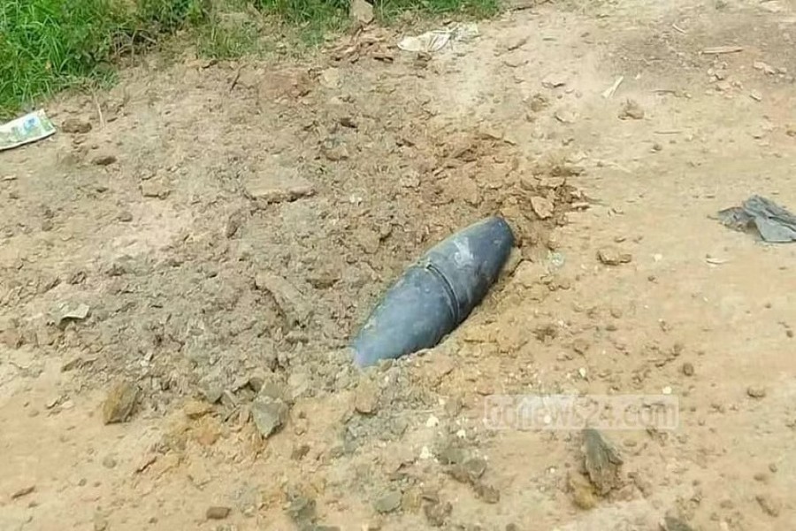 বান্দরবানে সীমান্তে মিয়ানমার থেকে এসে পড়া মর্টার শেল।