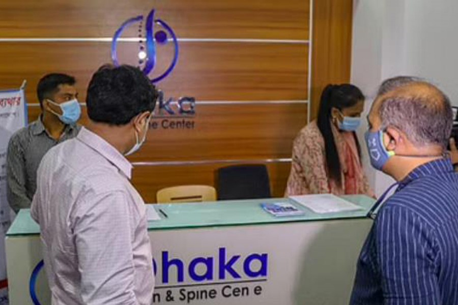 স্বাস্থ্য অধিদপ্তরের সোমবারের অভিযানে ঢাকার বনানীতে ঢাকা পেইন অ্যান্ড স্পাইন সেন্টার বন্ধ করে দেওয়া হয়।