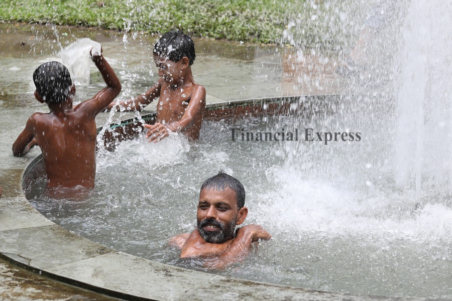 Mild heat wave likely to continue in seven districts