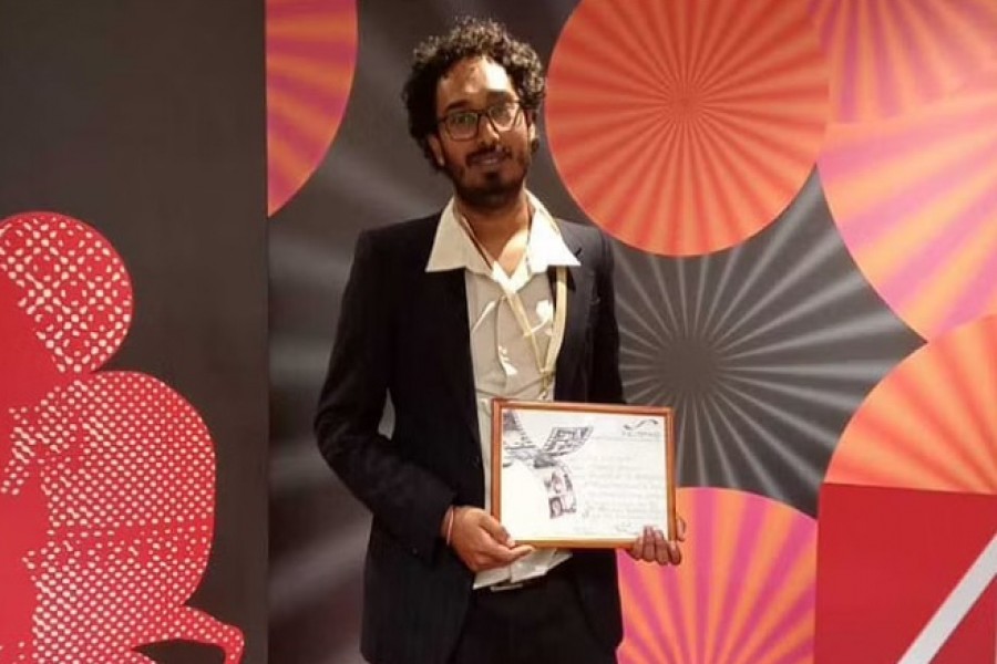 আদিম চলচ্চিত্রের জন্য মস্কো আন্তর্জাতিক চলচ্চিত্র উৎসবে নেটপ্যাক জুরি অ্যাওয়ার্ড জিতেছেন যুবরাজ শামীম।