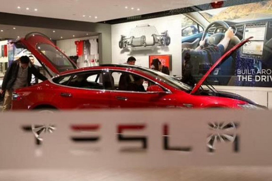 চার মডেলের ১১ লাখ গাড়ি বাজার থেকে ফেরাচ্ছে টেসলা