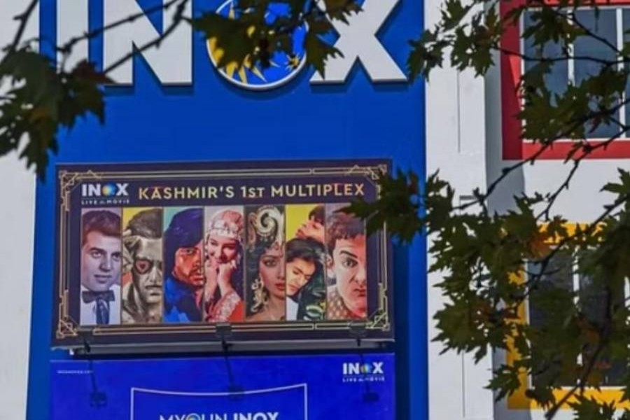 কাশ্মীরে দুই দশক পর খুললো সিনেমা হল