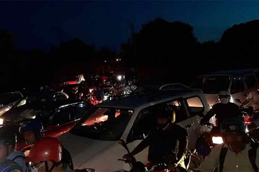 বিদ্যুৎ বিপর্যয়ের সঙ্গে পানির দুর্ভোগে ঢাকাবাসী