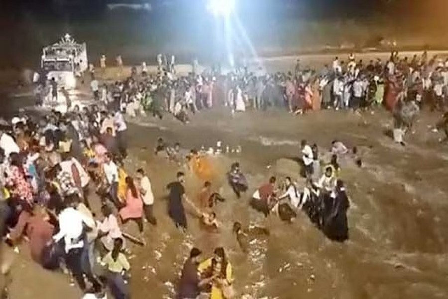 পশ্চিমবঙ্গে প্রতিমা বিসর্জনের সময় হড়কা বানে ৮ মৃত্যু, বহু নিখোঁজ