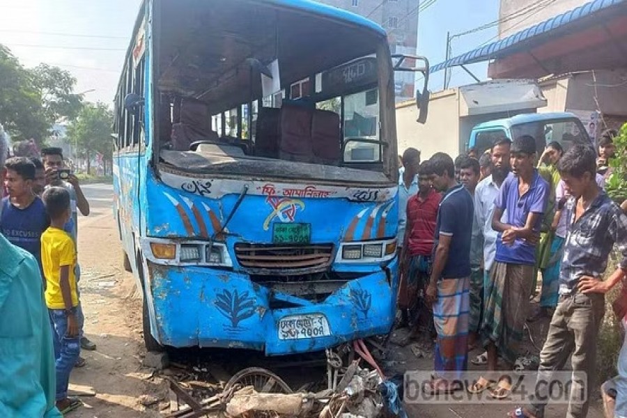 গাজীপুরে বাসের ধাক্কায় নিহত ৪
