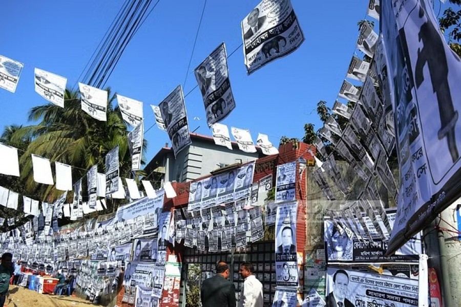 ভোটের দিনের এই চিত্র চট্টগ্রামের; ভোটার সবচেয়ে বেশি ছিল এই জেলা পরিষদে