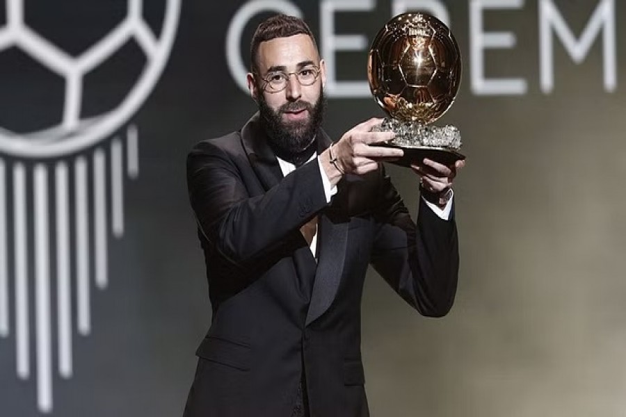 ফ্রান্সের ২৪ বছরের অপেক্ষা ঘুচিয়ে ব্যালন ডি’অর বেনজেমার