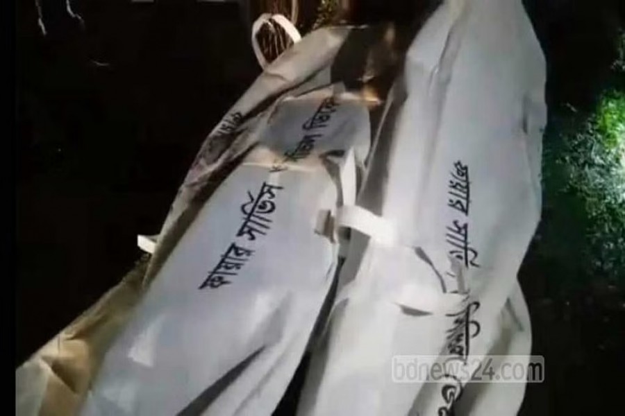 ঠাকুরগাঁও-বালিয়াডাঙ্গী সড়ক থেকে দুজনের লাশ উদ্ধার করেছে পুলিশ।