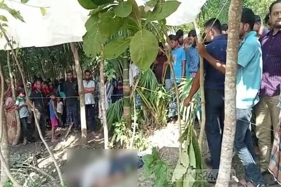 মান্দাতলী গ্রামে রাস্তার পাশে সলিমুল্লাহ লাভলুর মরদেহ পড়েছিল।