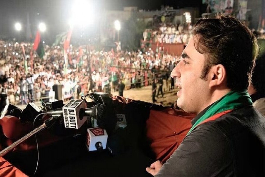 পাকিস্তান পিপলস পার্টির (পিপিপি) ৫৫তম প্রতিষ্ঠাবার্ষিকী উপলক্ষ্যে করাচিতে অনুষ্ঠিত সমাবেশে ভাষণ দিচ্ছেন পাকিস্তানের পররাষ্ট্রমন্ত্রী ও পিপির চেয়ারম্যান বিলওয়াল ভুট্টো। ছবি: টুইটার