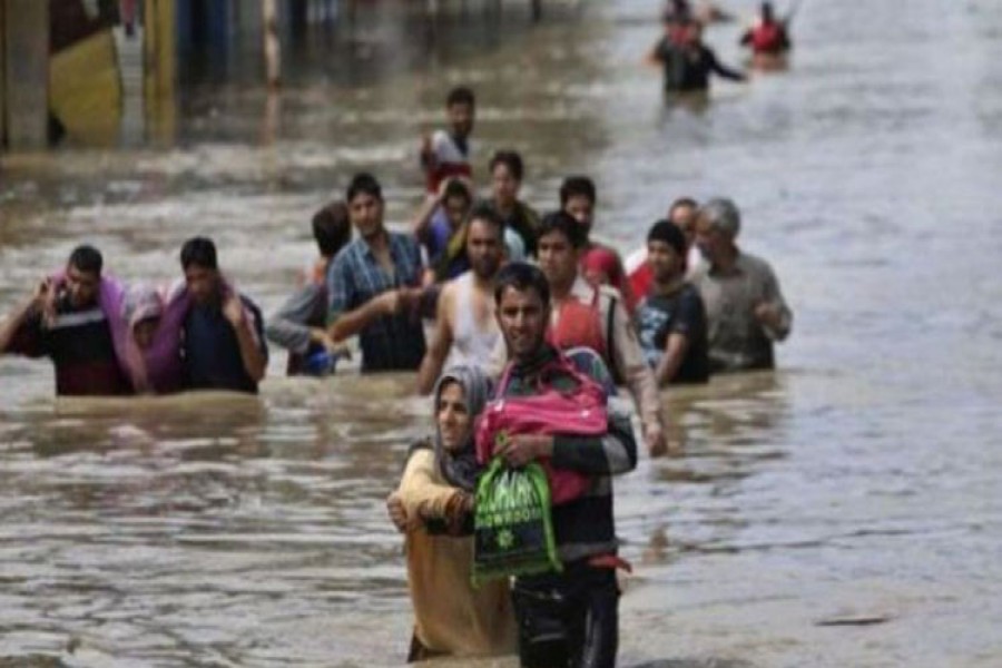 Flash floods kill 12 in northwest Iran