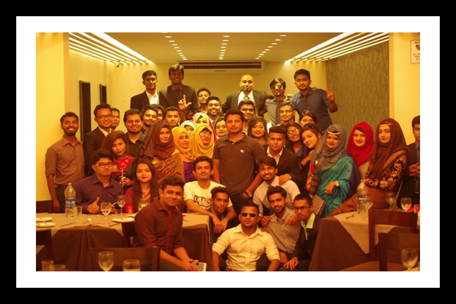 DU Finance 21st batch tastes corporate dinner