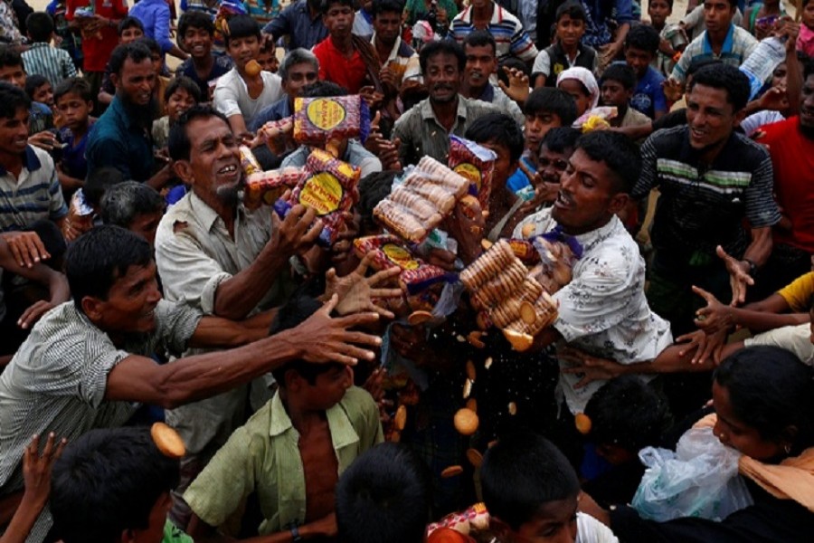 Rohingya refugees jostle to receive food distributed by local organizations in Kutupalong, Bangladesh, Sept 9, 2017. Reuters